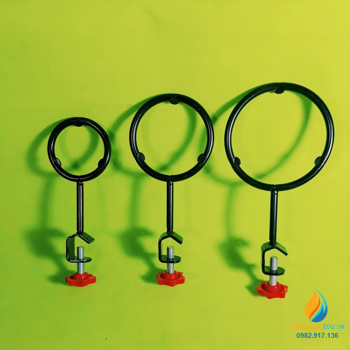 Bộ 3 vòng đỡ gắn với giá thí nghiệm, đường kính vòng từ 8cm đến 10cm