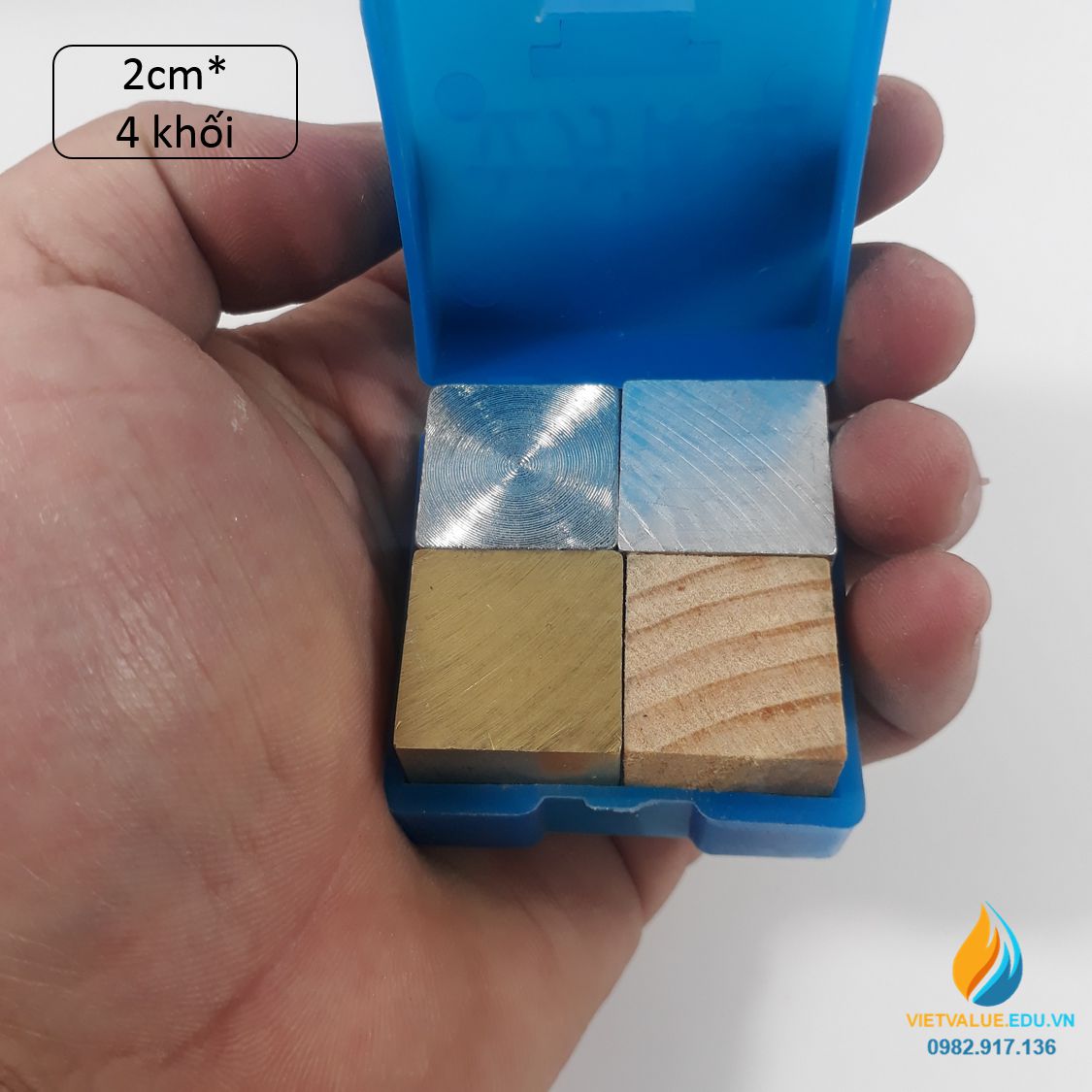 Bộ 4 khối hình lập phương, gồm sắt, nhôm, gỗ, đồng, thực nghiệm đo trọng lượng riêng của vật