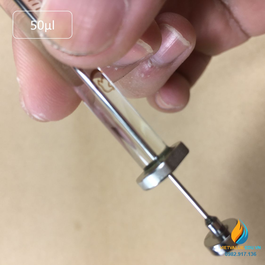 Bơm tiêm xy lanh thủy tinh siêu nhỏ dung tích bơm 50ul pha khí vạch chia