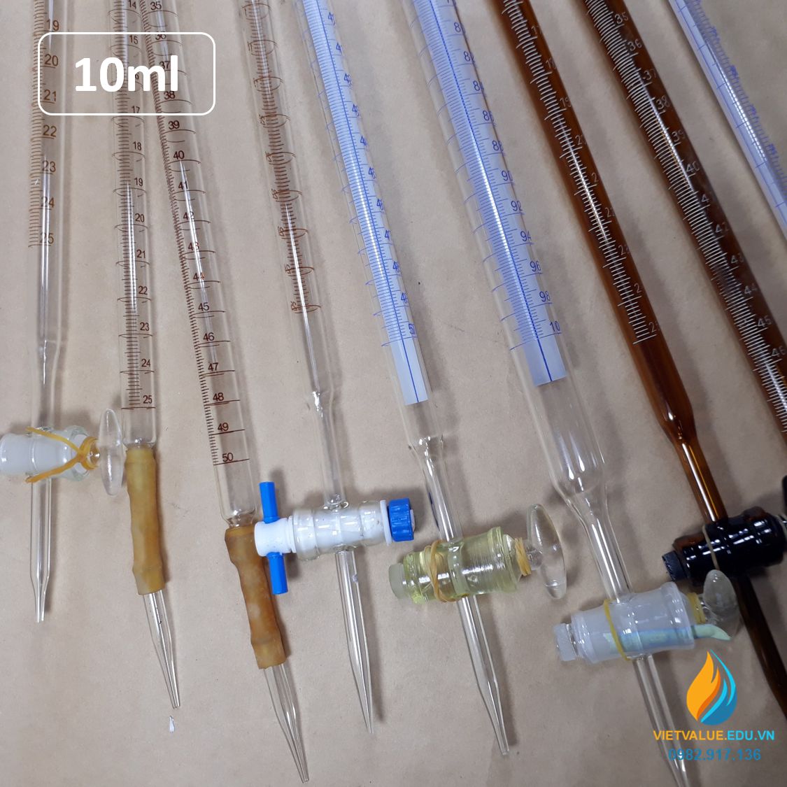 Buret khóa thủy tinh 10ml có bạc chao, có vạch chia, thủy tinh trong suốt