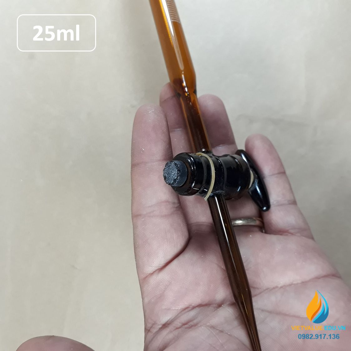 Buret khóa thủy tinh, vạch chia, màu nâu hổ phách, dung tích 25ml, không bạc chao
