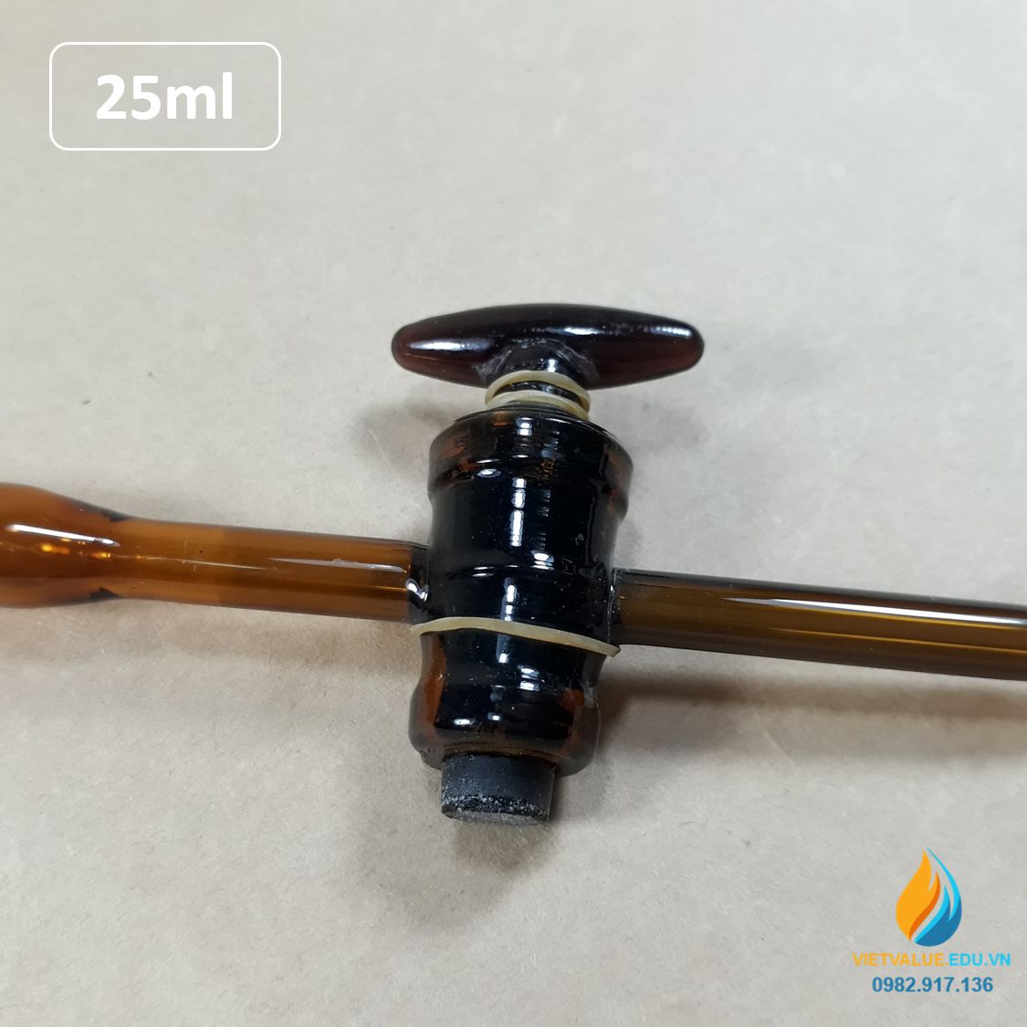 Buret khóa thủy tinh, vạch chia, màu nâu hổ phách, dung tích 25ml, không bạc chao