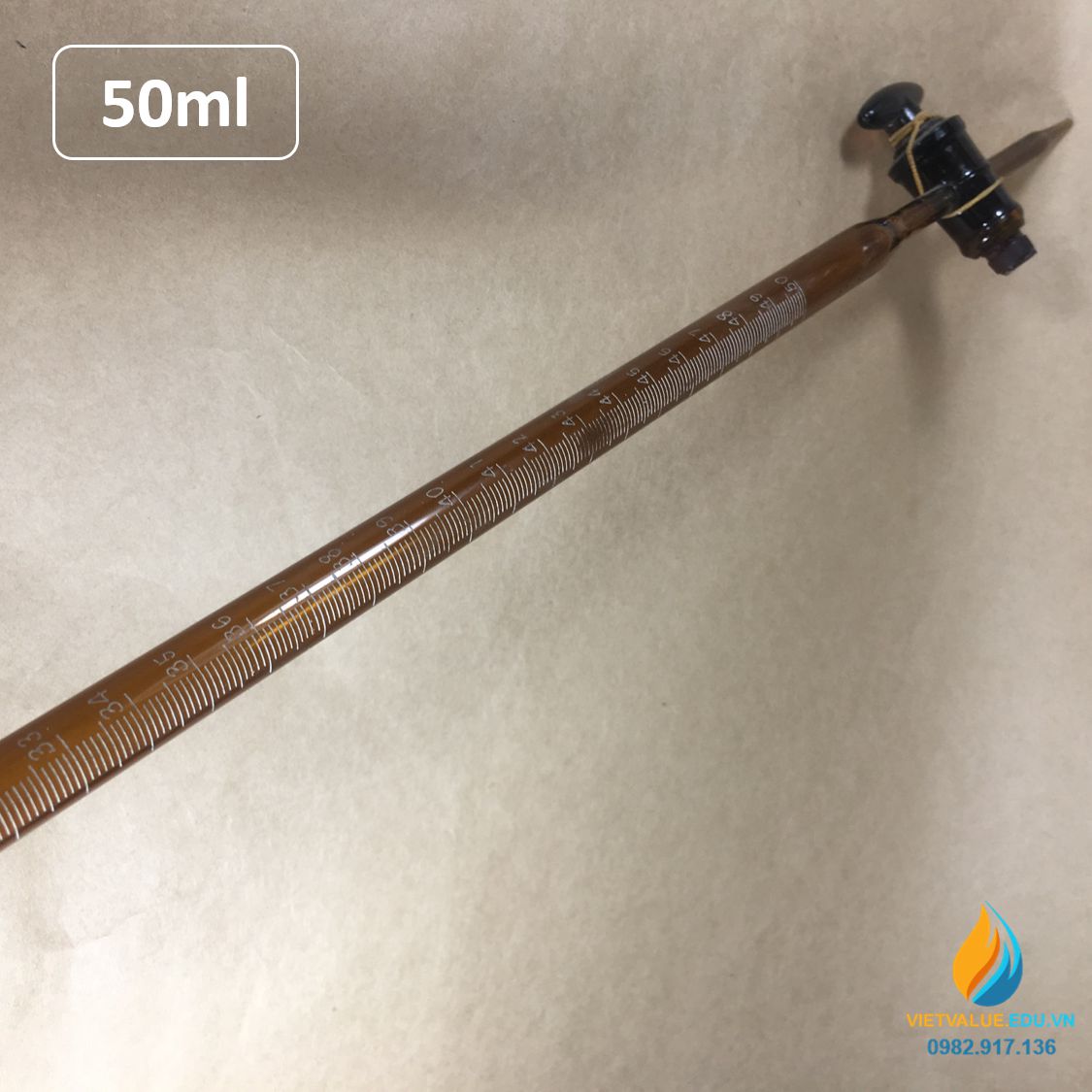 Buret khóa thủy tinh, vạch chia, màu nâu hổ phách, dung tích 50ml, không bạc chao