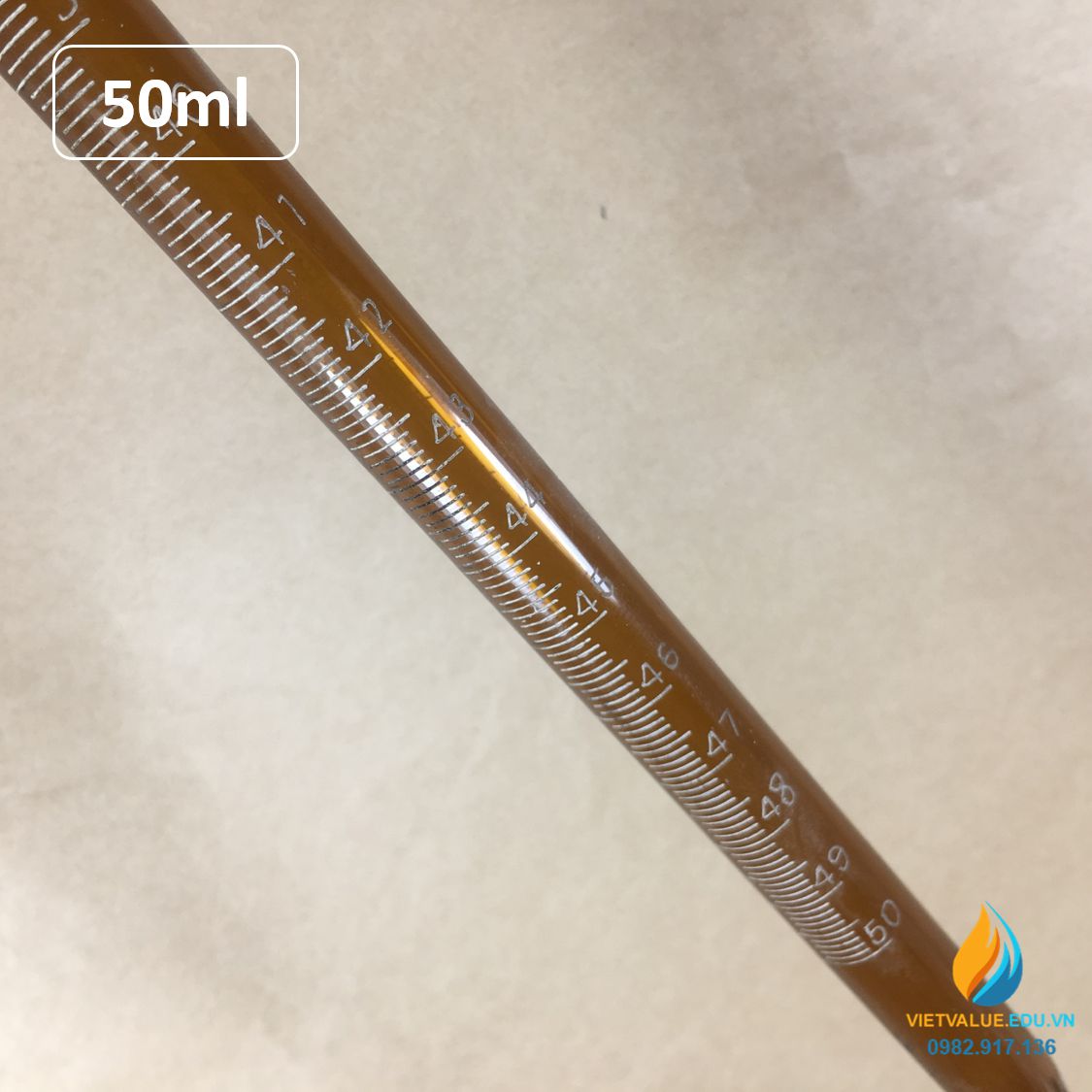 Buret khóa thủy tinh, vạch chia, màu nâu hổ phách, dung tích 50ml, không bạc chao