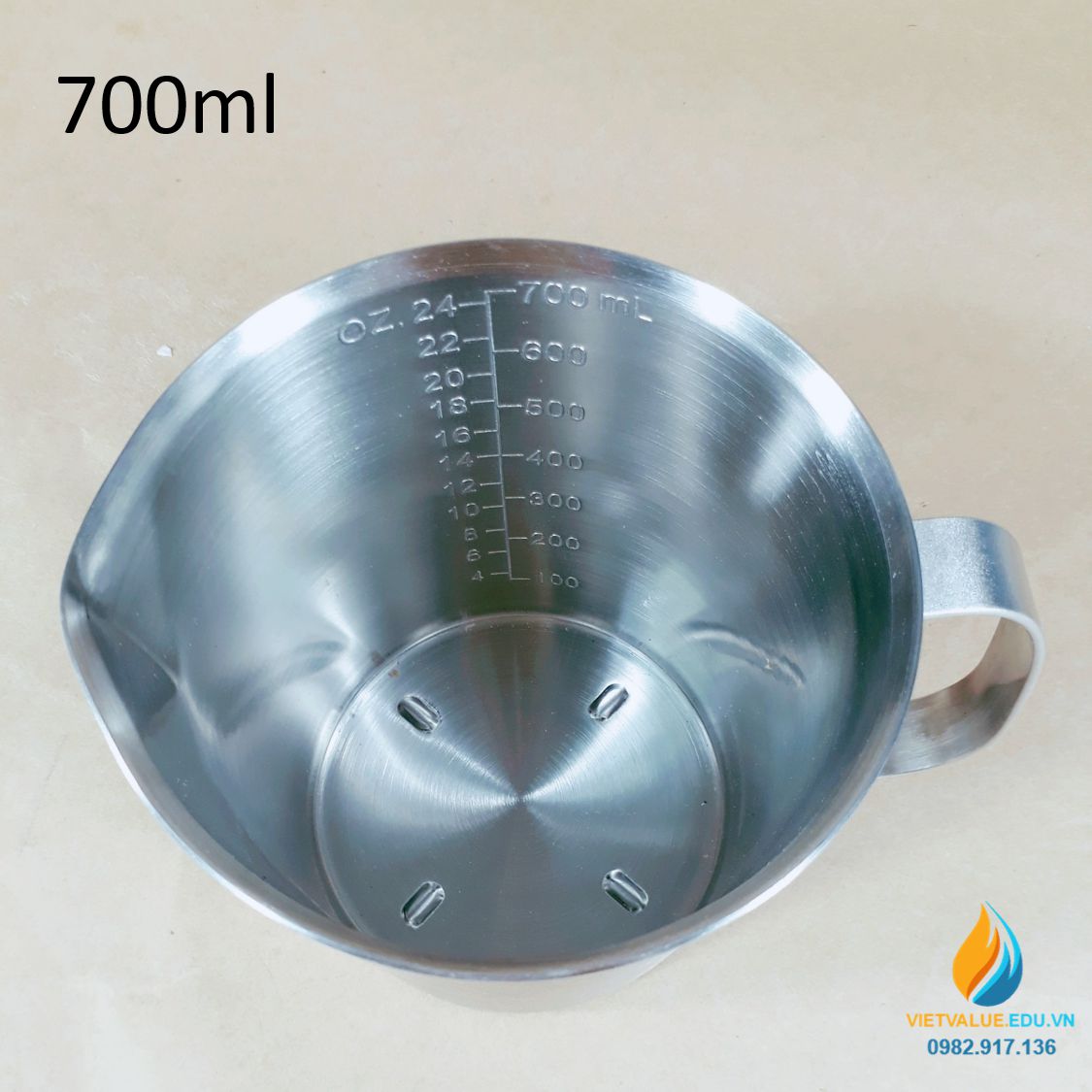 Ca inox 304 có vạch chia tay cầm dung tích 700ml không nắp