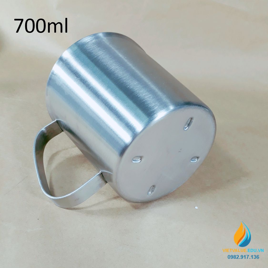 Ca inox 304 có vạch chia tay cầm dung tích 700ml không nắp