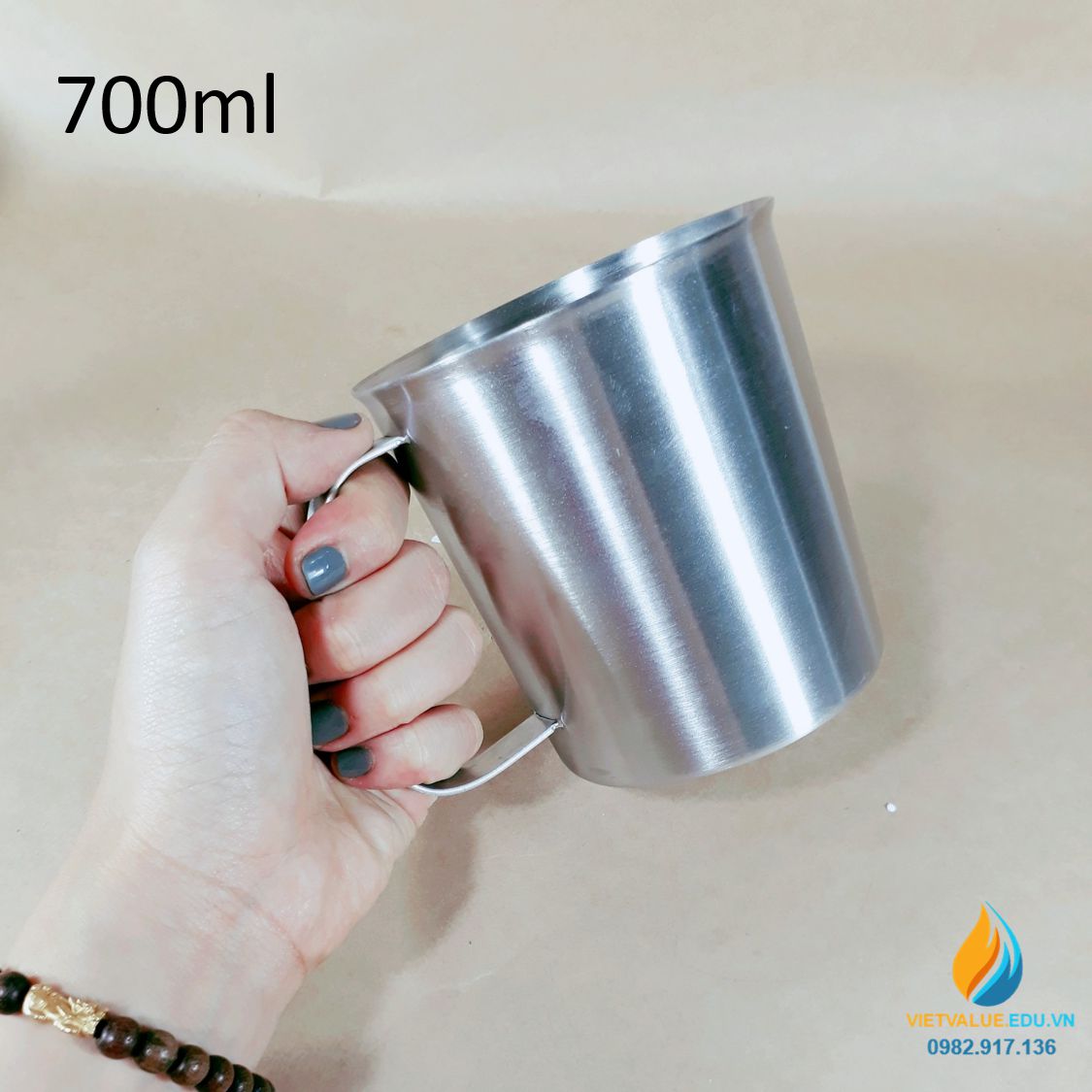 Ca inox 304 có vạch chia tay cầm dung tích 700ml không nắp
