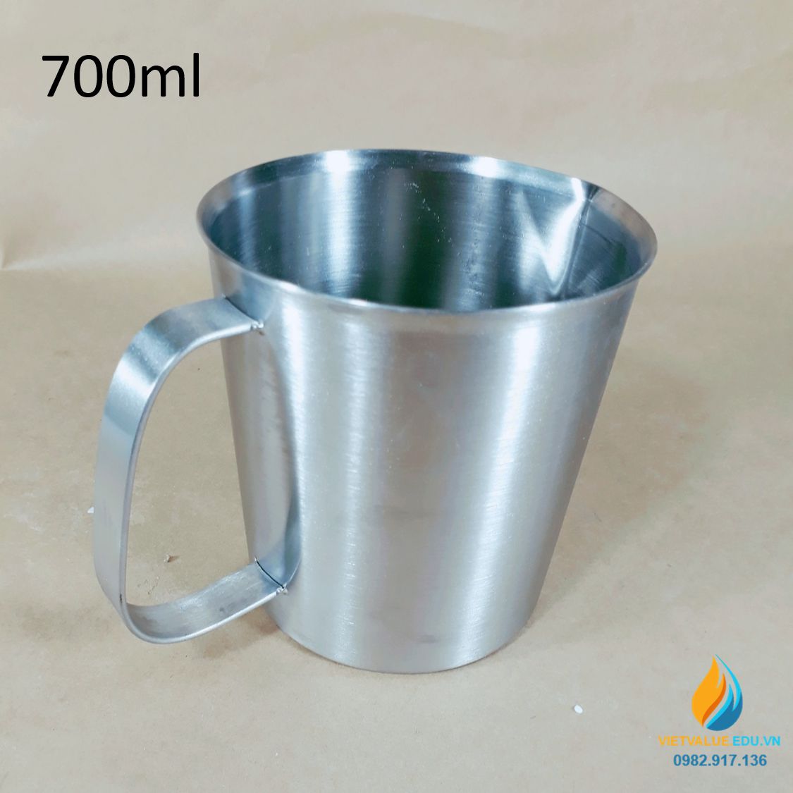 Ca inox 304 có vạch chia tay cầm dung tích 700ml không nắp