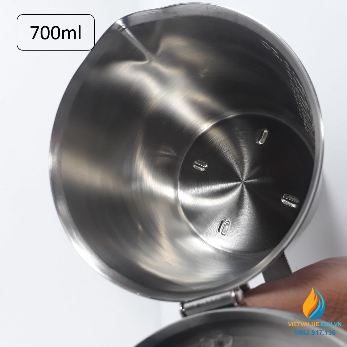 Ca Inox 304 có nắp, dung tích 700ml, vạch chia, có quai, có cỏ rót
