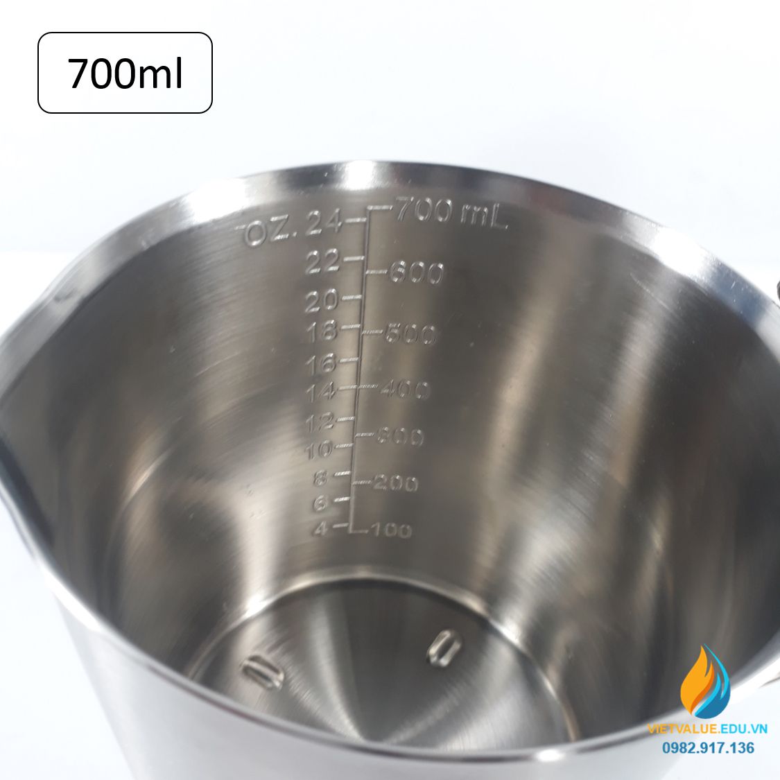 Ca Inox 304 có nắp, dung tích 700ml, vạch chia, có quai, có cỏ rót