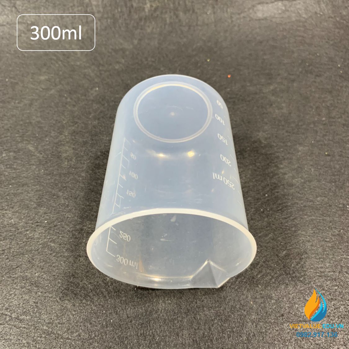 Ca đong hóa chất, bằng nhựa, có chia vạch, không có quai, có mỏ, 300ml