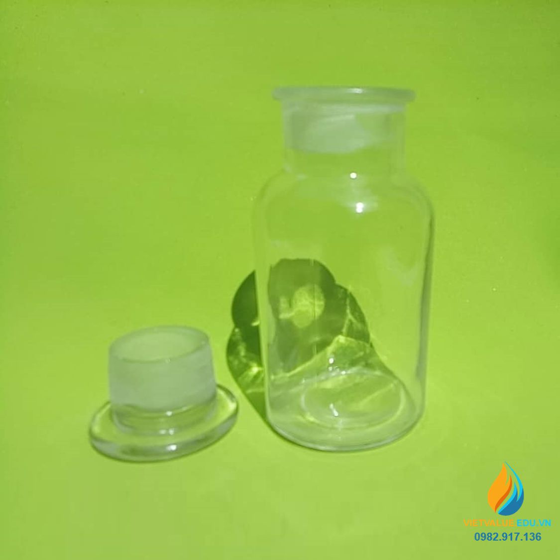 Chai đựng hóa chất, thủy tinh, có nắp, màu trong suốt, 125ml