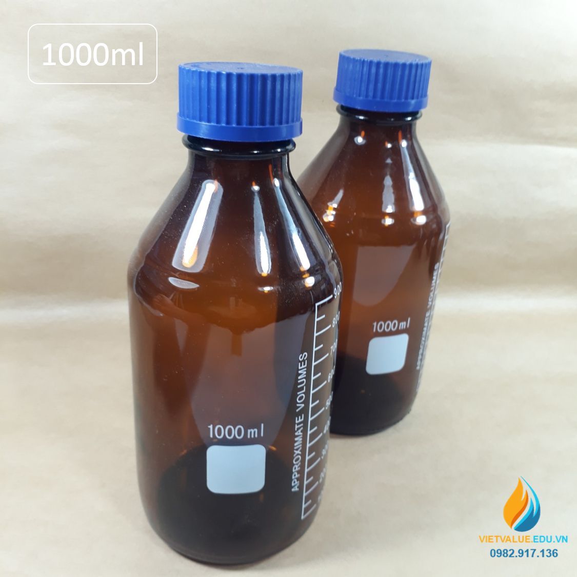 Chai trung tính 1000ml màu nâu hổ phách, nắp vặn xanh, chịu nhiệt