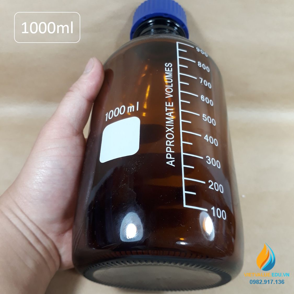 Chai trung tính 1000ml màu nâu hổ phách, nắp vặn xanh, chịu nhiệt