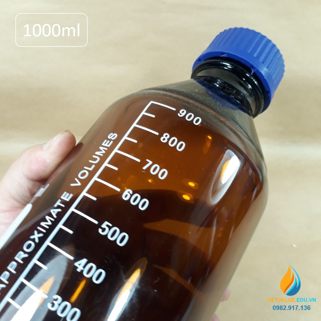 Chai trung tính 1000ml màu nâu hổ phách, nắp vặn xanh, chịu nhiệt