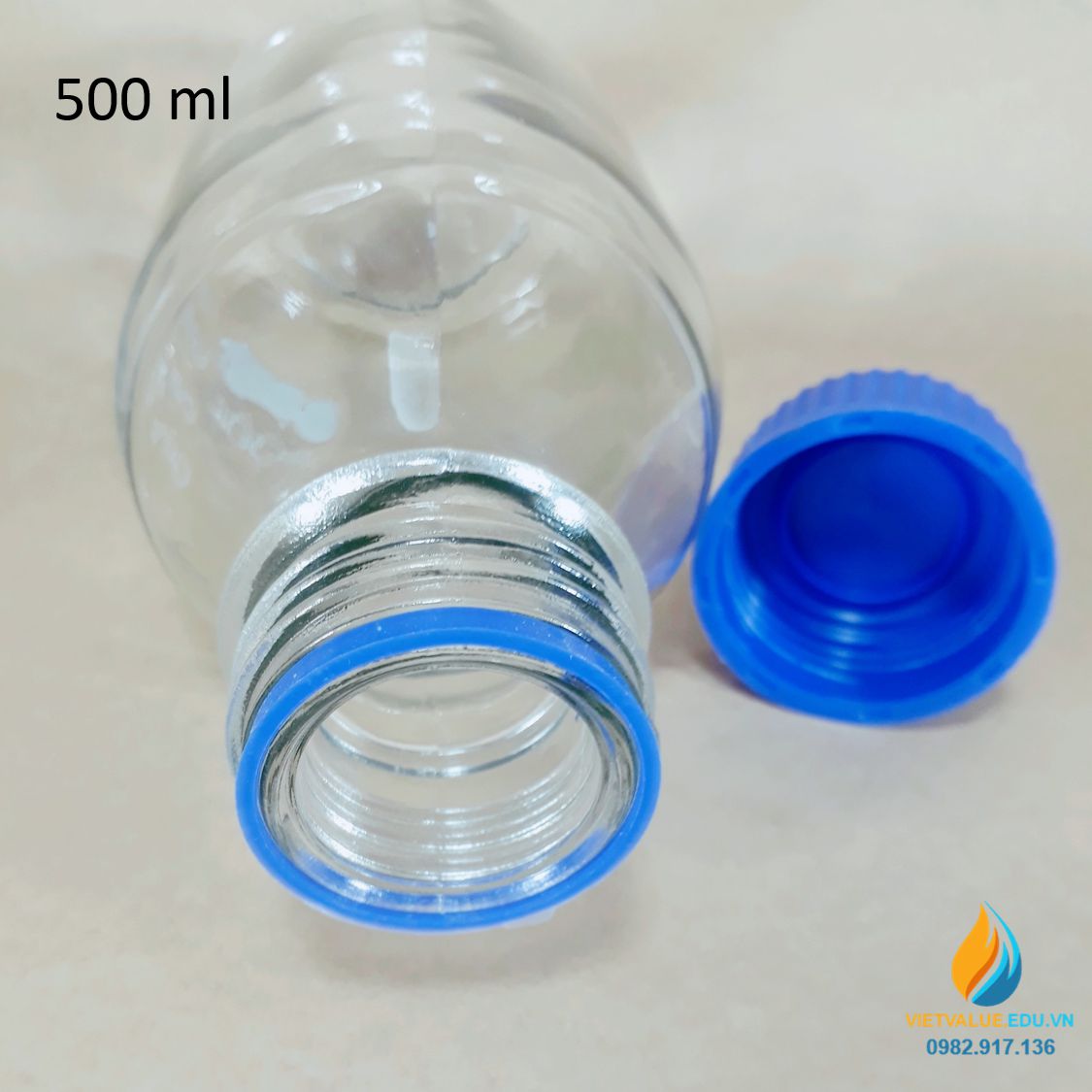 Chai trung tính nắp vặn xanh, vạch chia trong suốt dung tích 500ml