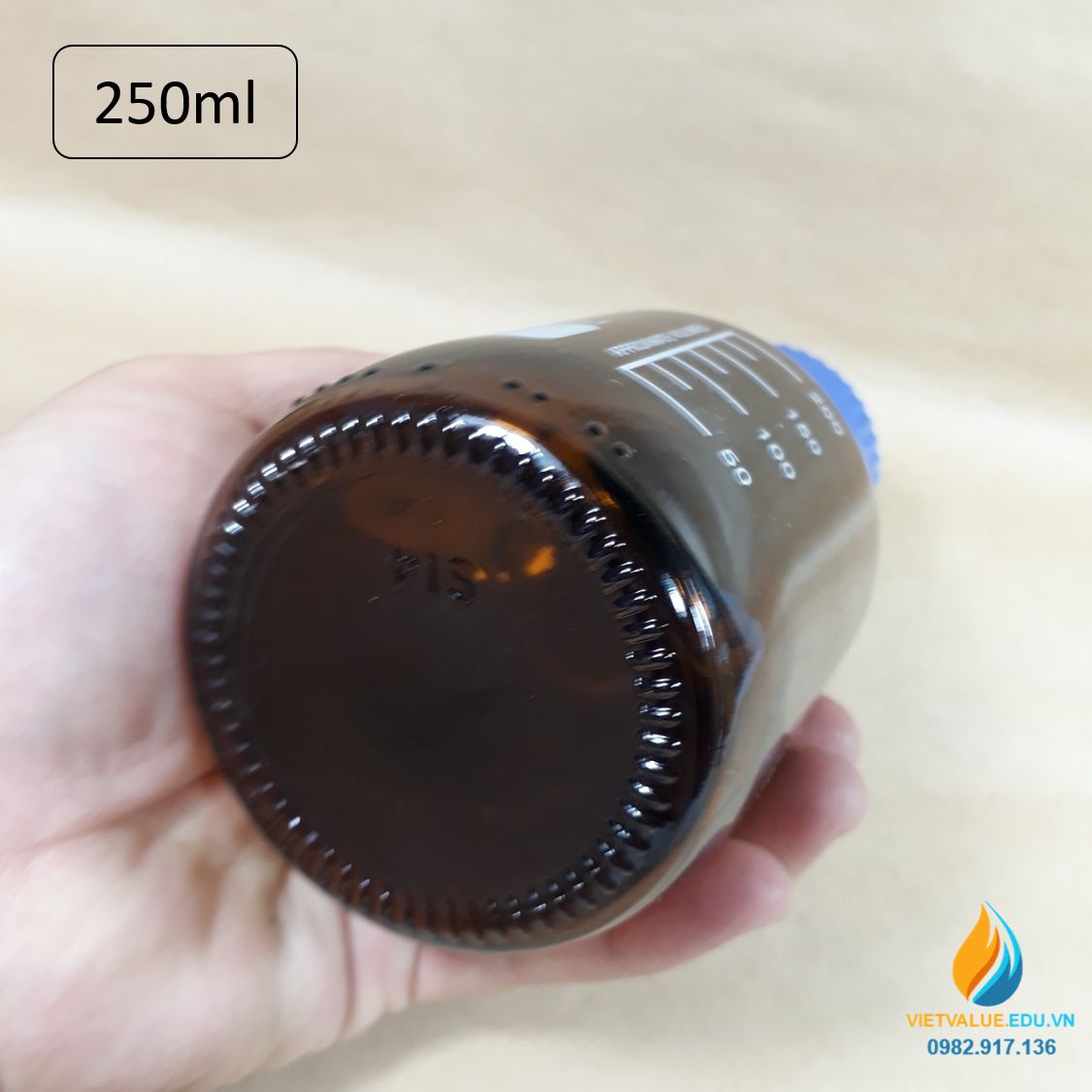 Chai trung tính 250ml màu nâu hổ phách, nắp vặn xanh, chịu nhiệt