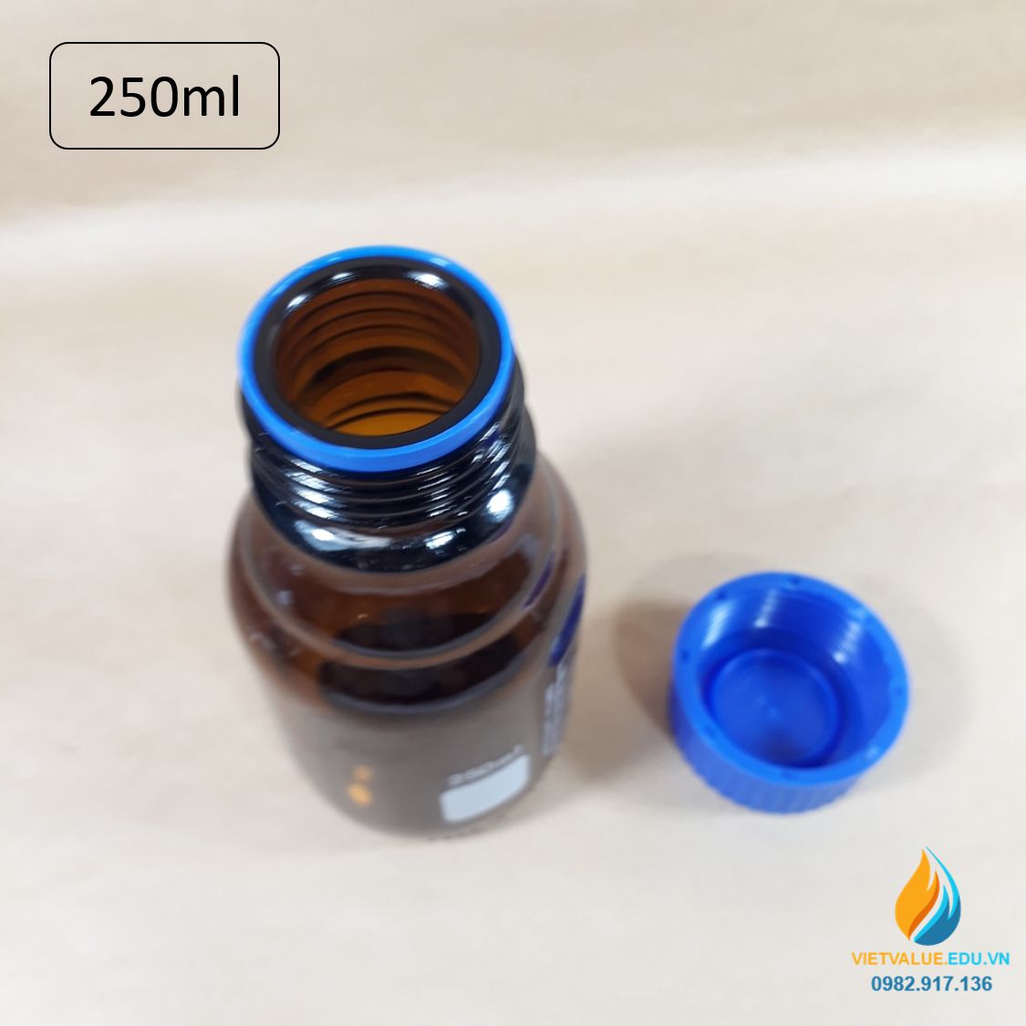 Chai trung tính 250ml màu nâu hổ phách, nắp vặn xanh, chịu nhiệt