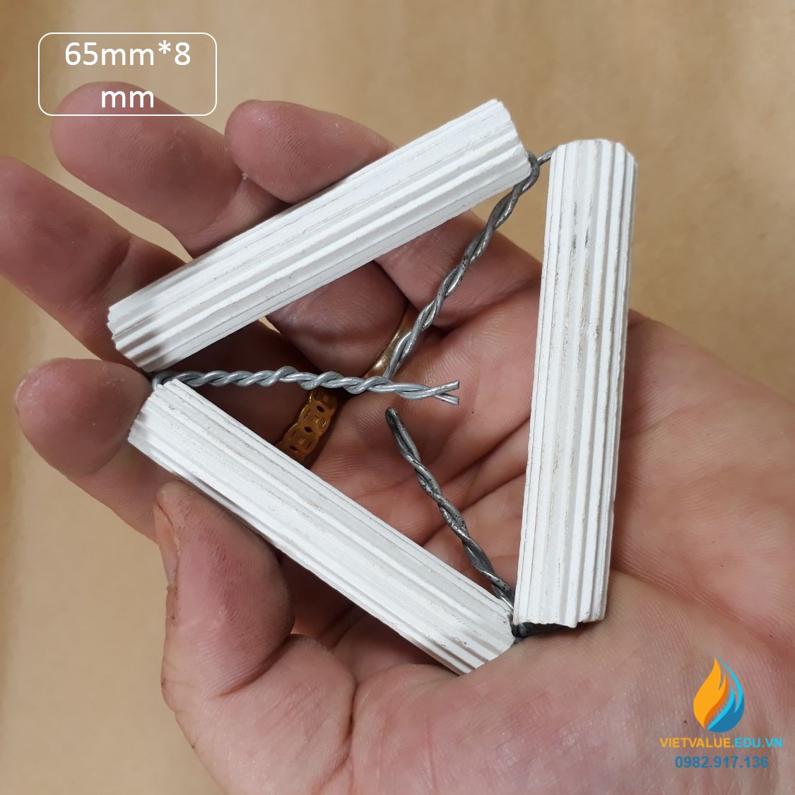 Clay tam giác chống nứt vỡ kích thước cạnh 65mm, đường kính ống 8mm