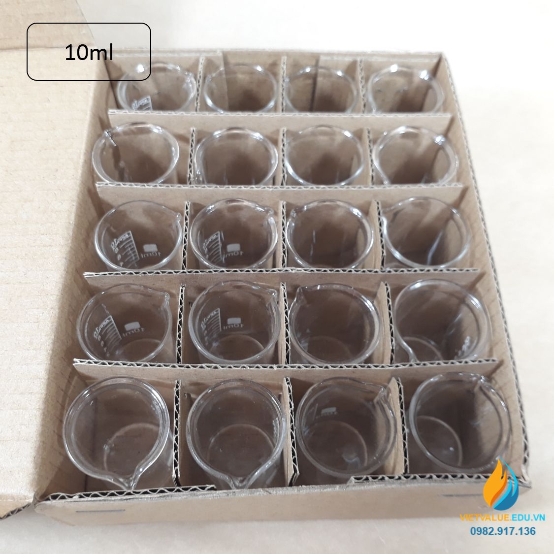 Cốc đong thủy tinh có vạch chia, dung tích 10ml, có mỏ, chịu nhiệt độ cao