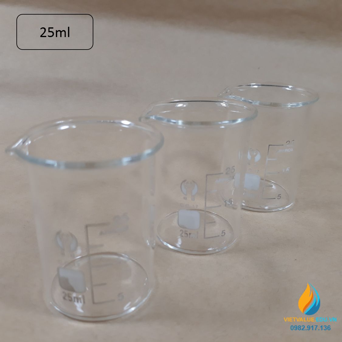 Cốc đong thủy tinh có vạch chia, dung tích 25ml, có mỏ, chịu nhiệt độ cao