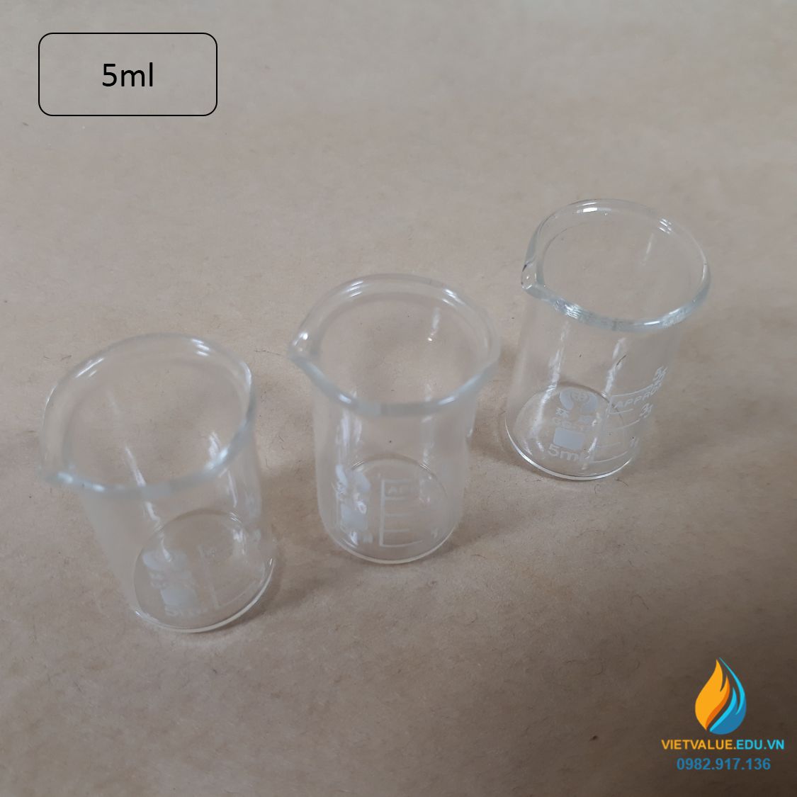 Cốc đong thủy tinh có vạch chia, dung tích 5ml, có mỏ, chịu nhiệt độ cao