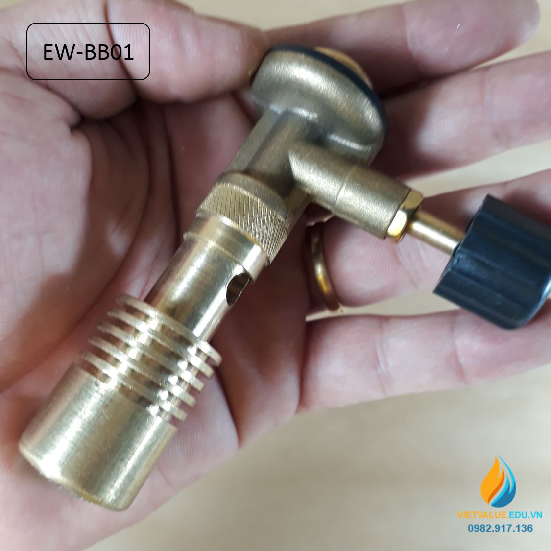 Đèn Bunsen đốt khí gas, có van hở nối với bình gas mini, ngọn lửa có van điều chỉnh