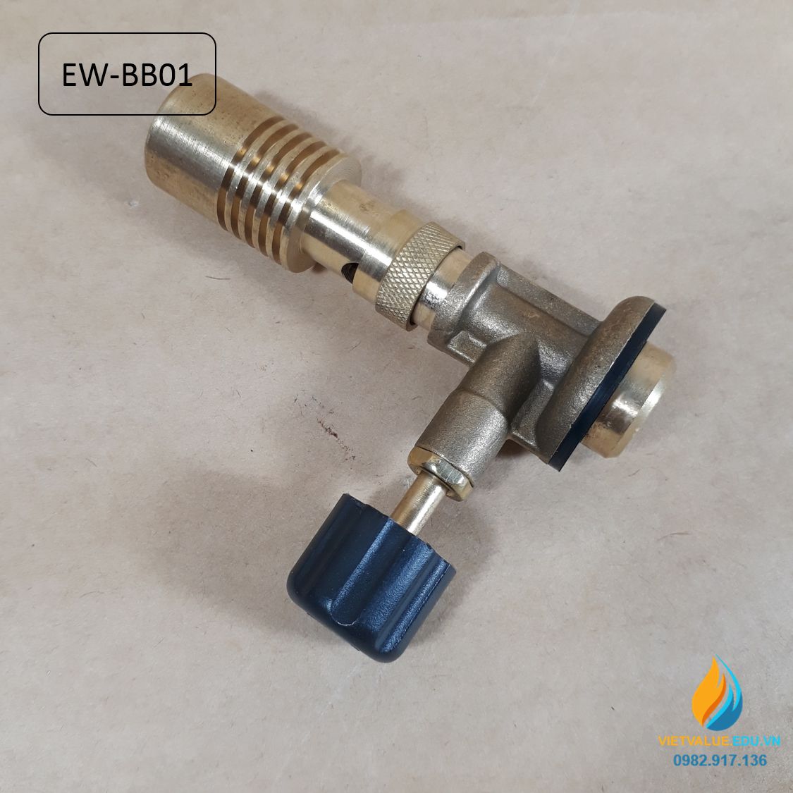 Đèn Bunsen đốt khí gas, có van hở nối với bình gas mini, ngọn lửa có van điều chỉnh