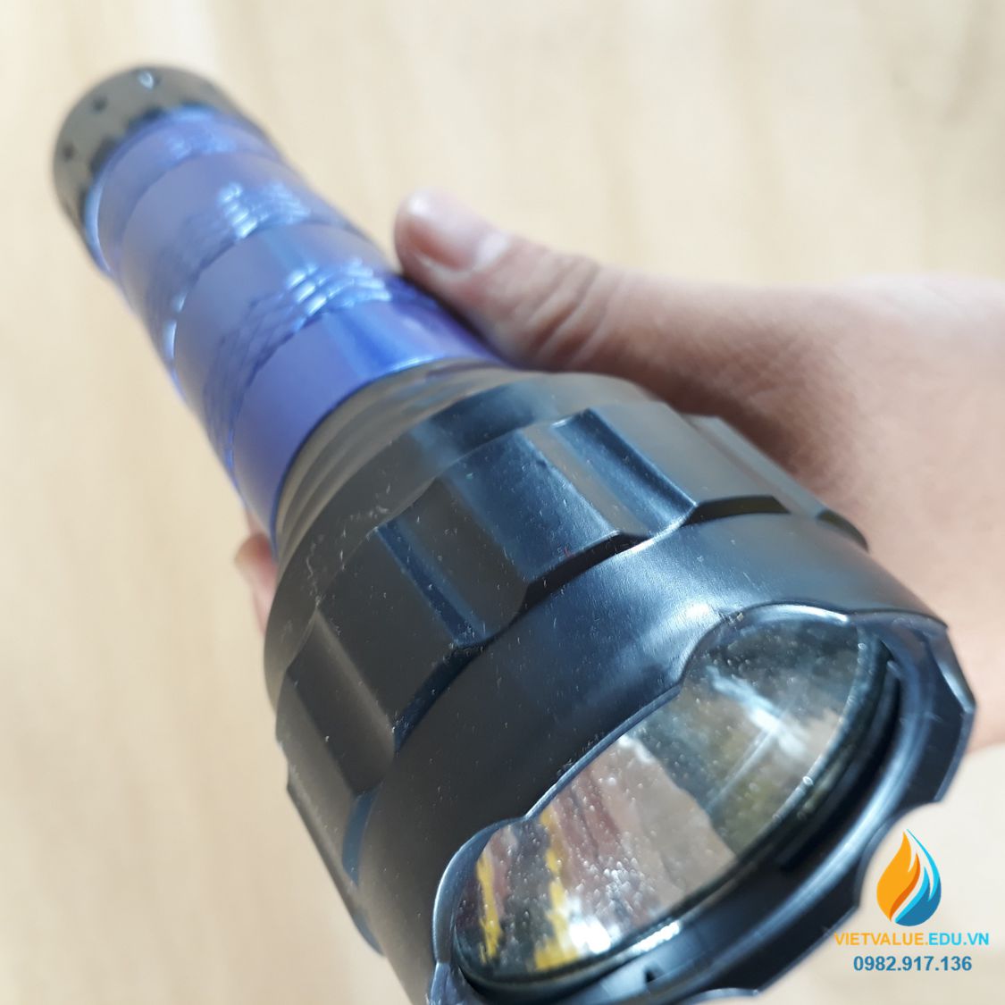 Đèn pin, dụng cụ thực hành stem cho học sinh