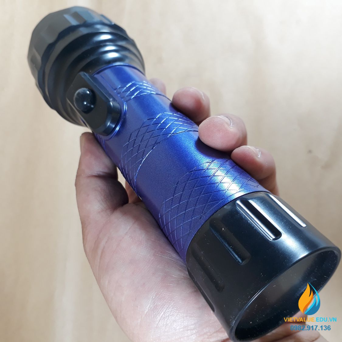 Đèn pin, dụng cụ thực hành stem cho học sinh