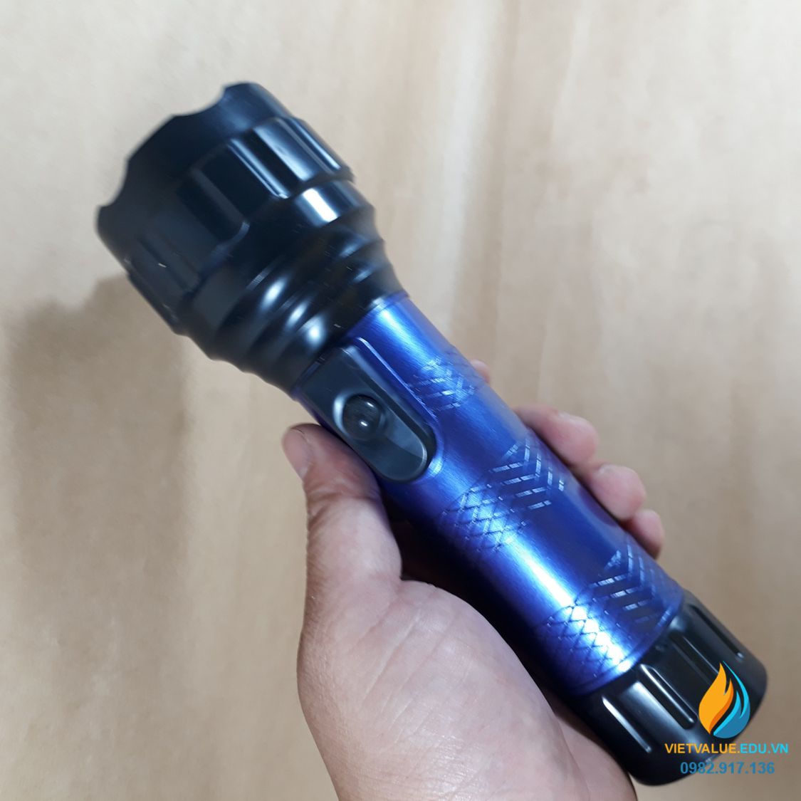 Đèn pin, dụng cụ thực hành stem cho học sinh