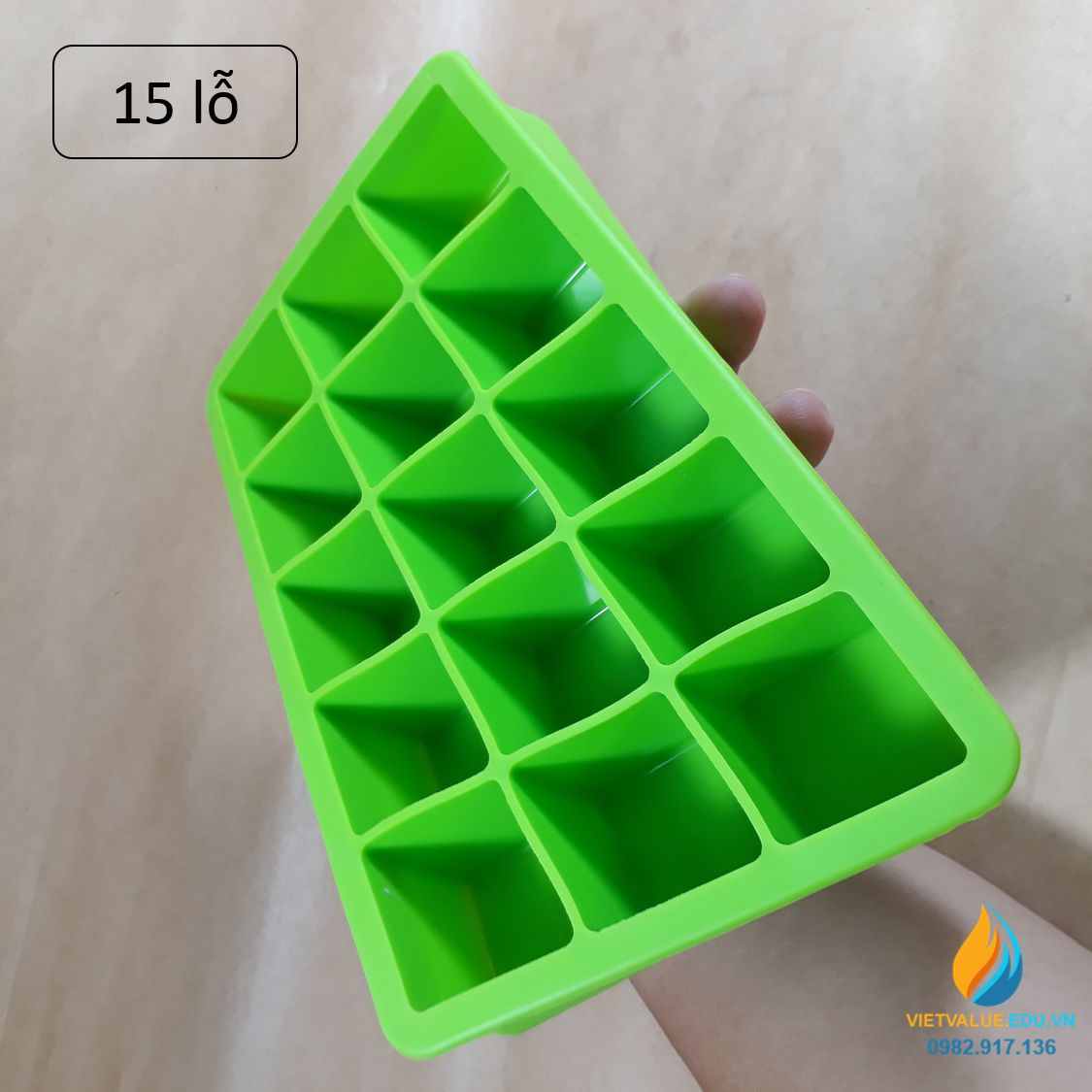 Khay đá viên vuông, kích thước 18,5 * 11,5 * 3,5cm, gồm 15 lỗ đá, nhựa an toàn thực phẩm