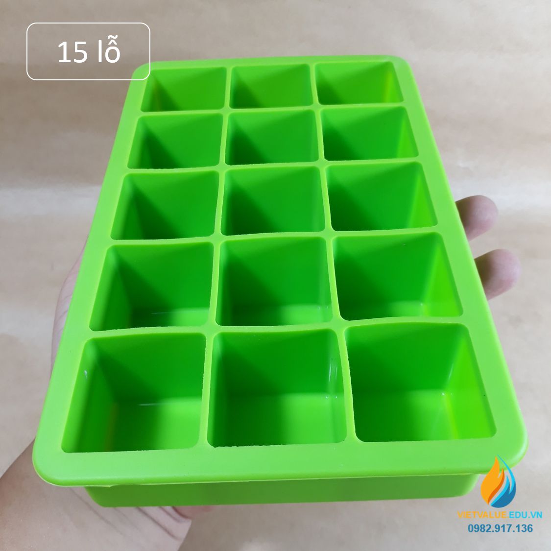 Khay đá viên vuông, kích thước 18,5 * 11,5 * 3,5cm, gồm 15 lỗ đá, nhựa an toàn thực phẩm