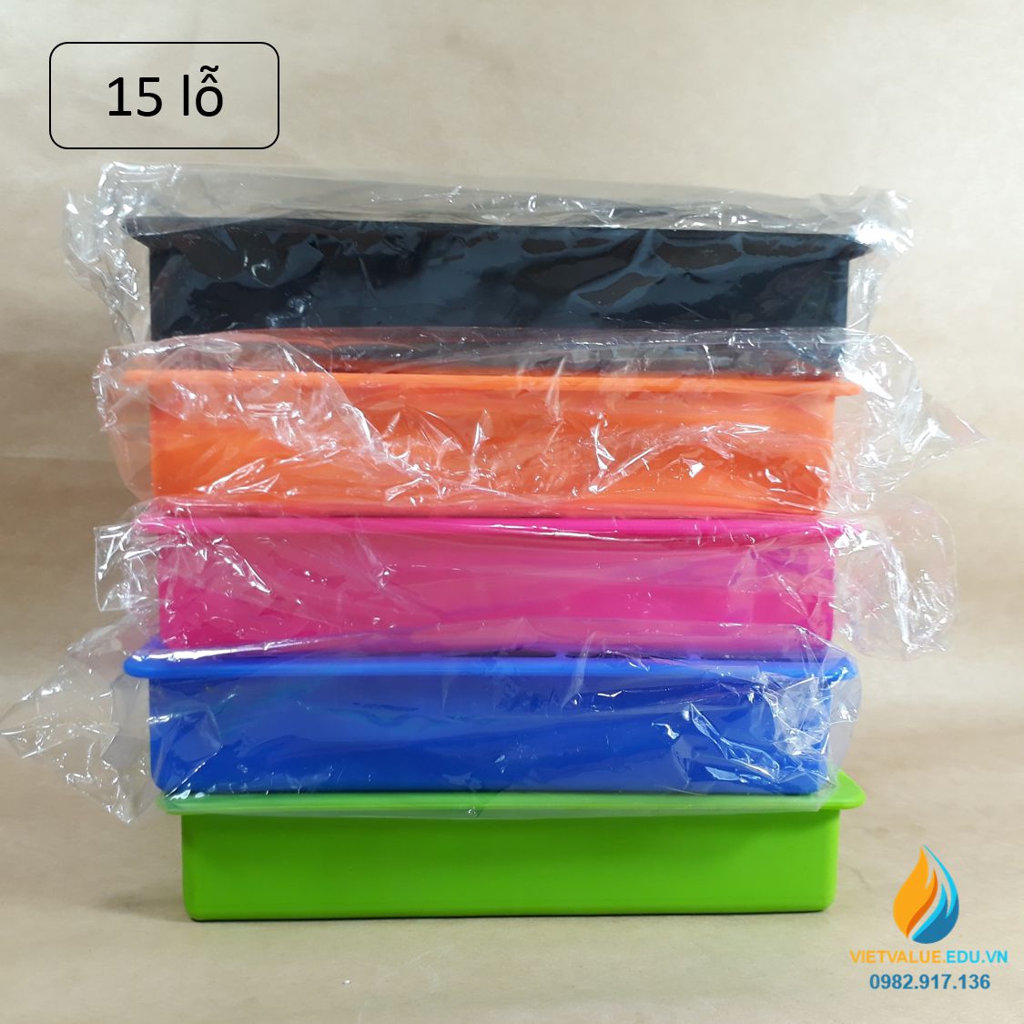 Khay đá viên vuông, kích thước 18,5 * 11,5 * 3,5cm, gồm 15 lỗ đá, nhựa an toàn thực phẩm