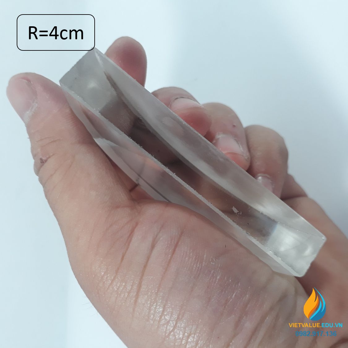 Khối bán nguyệt trong suốt, thí nghiệm tán sắc quang học