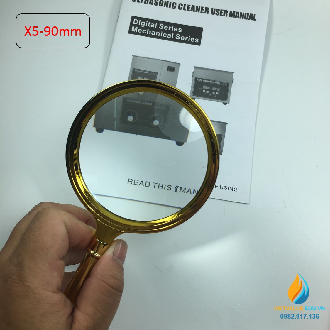Kính lúp độ phóng đại 5 lần, đường kính 90mm, mạ đồng sáng, cán dài 190mm