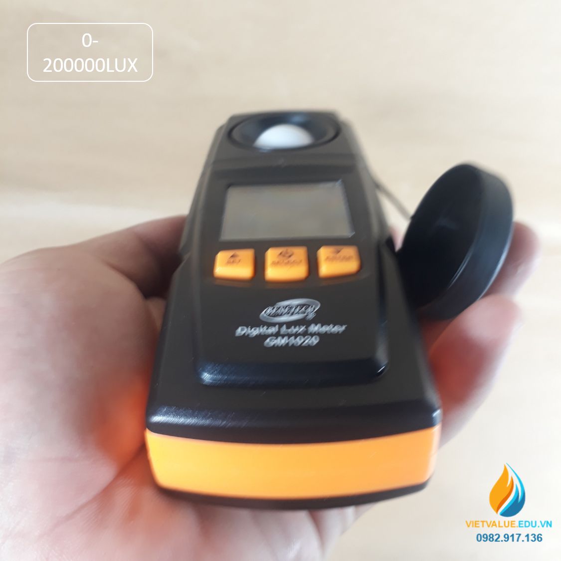 Máy đo ánh sáng model BENETECH GM1020 khoảng đo từ 0Lux-200000Lux, độ chính xác cao