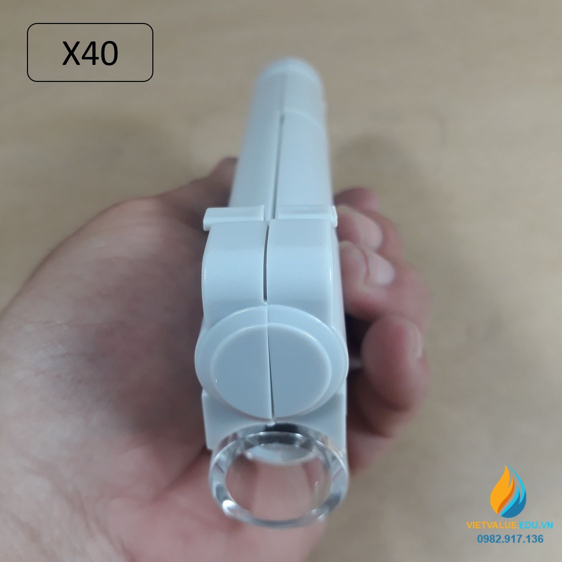 Máy dò vết nứt bê tông phạm vi đo 0-4mm, giá trị đọc tối thiểu 0,05mm, độ phóng đại 40 lần