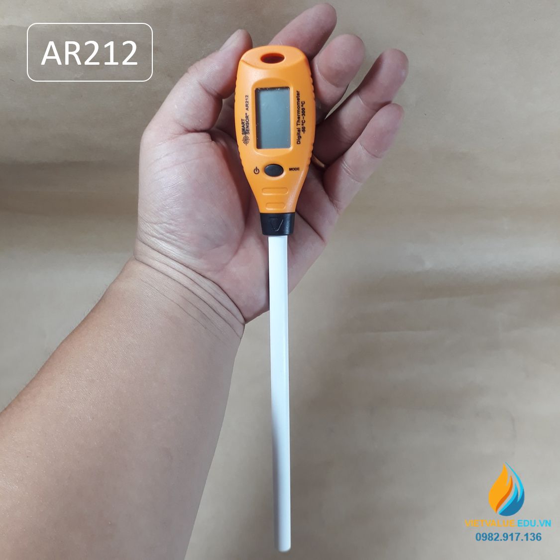 Nhiệt kế que điện tử AR212 phạm vi đo từ - 50 đến 300 độ C, hiển thị LCD độ chính xác cao