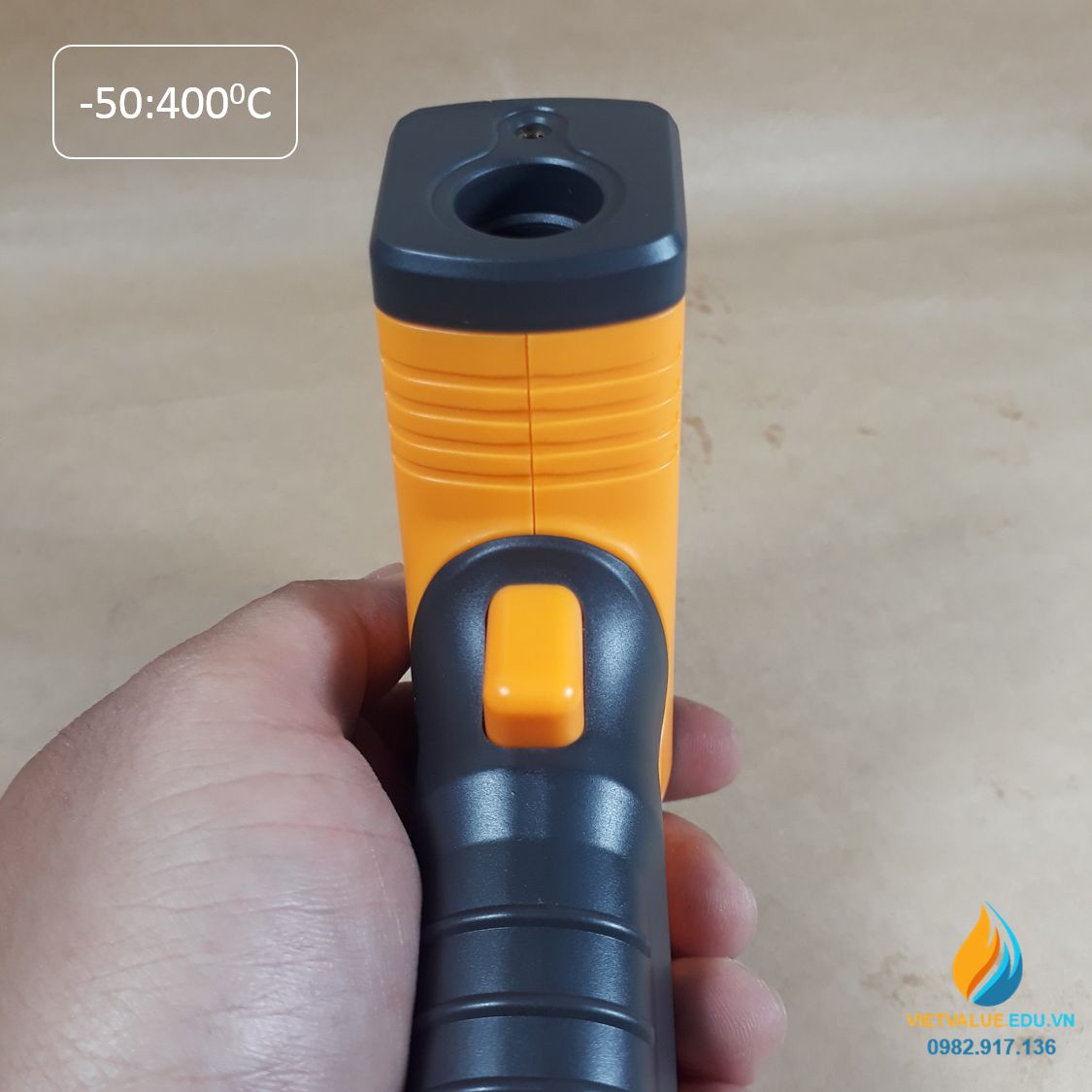 Nhiệt kế hồng ngoại MT380 khoảng đo từ -50 đến 400 độ C, sai số 0,1 độ C hiển thị LCD
