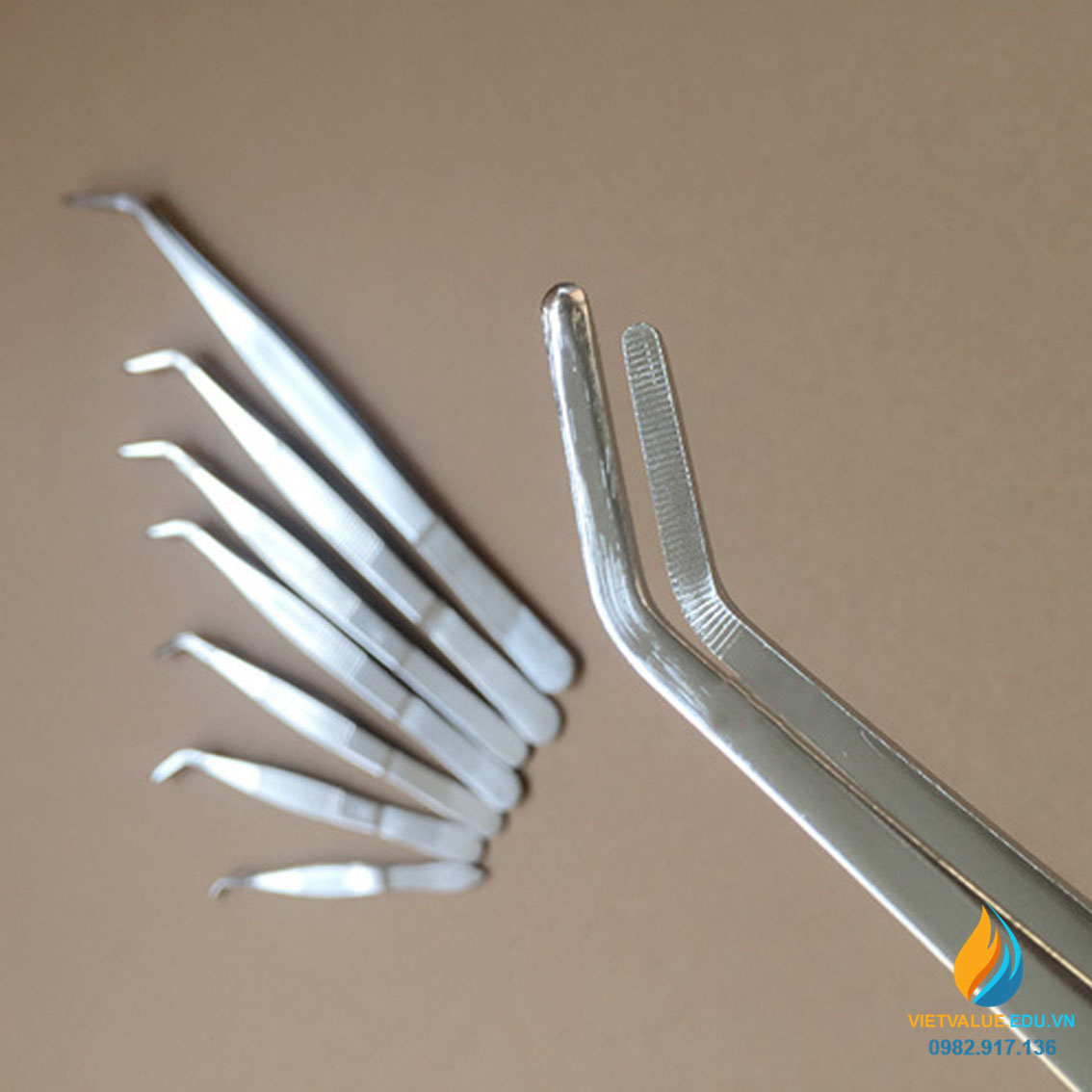 Nhíp khủyu tay dài 10cm, Inox 304 không gỉ, đầu có răng nhíp gắp thí nghiệm