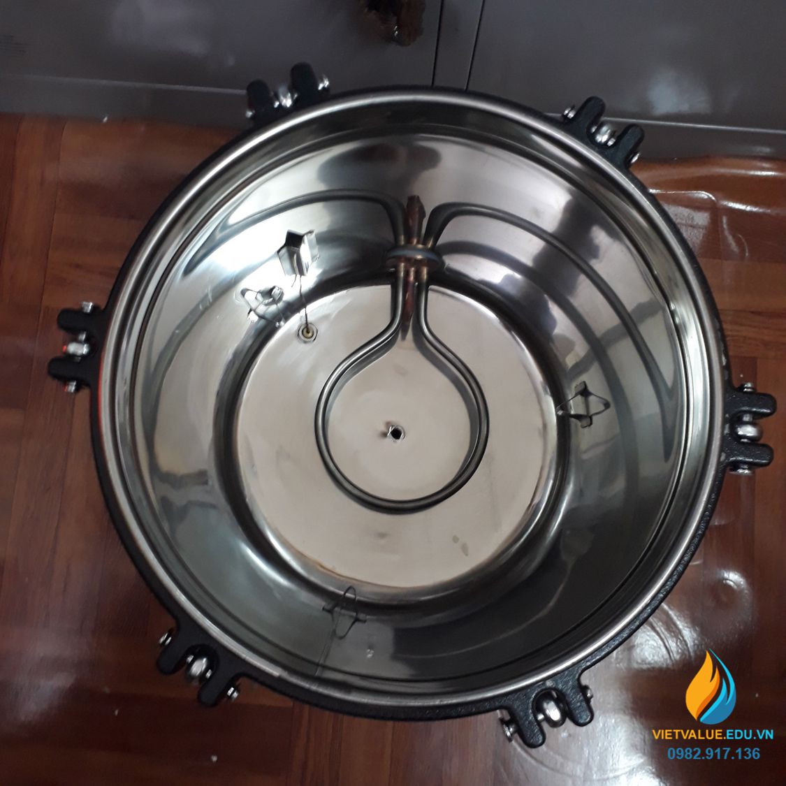 Có nhiều loại nồi hơi tiệt trùng khác nhau cho bạn lựa chọn,như : nồi hơi tiệt trùng dùng than, nồi hơi tiệt trùng dùng điện, hay vừa dùng than –điện. Ngoài ra còn có các loại nồi hơi với nhiều dung tích đa dạng :18l lít, 24 lít,…