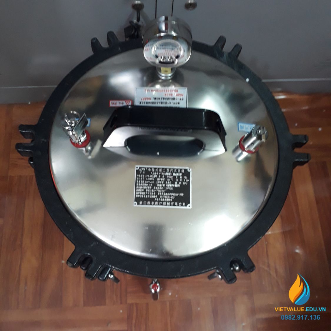 Có nhiều loại nồi hơi tiệt trùng khác nhau cho bạn lựa chọn,như : nồi hơi tiệt trùng dùng than, nồi hơi tiệt trùng dùng điện, hay vừa dùng than –điện. Ngoài ra còn có các loại nồi hơi với nhiều dung tích đa dạng :18l lít, 24 lít,…