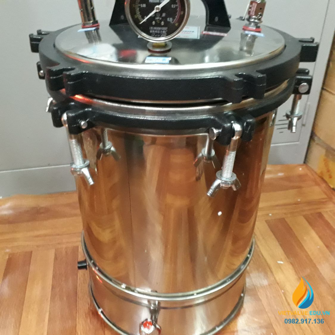 Nối hơi tiệt trùng áp suất cao, dùng điện chỉnh nhiệt theo thời gian dung tích 18 lít mã XFS-280CB