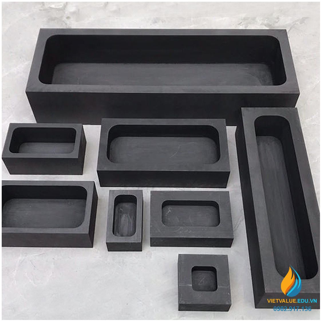 Nồi nấu kim loại bằng than chì có nắp đậy , kích thước 50*30*20mm