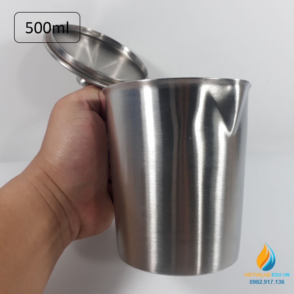 Ca Inox 304 có nắp, dung tích 500ml, vạch chia, có quai, có cỏ rót