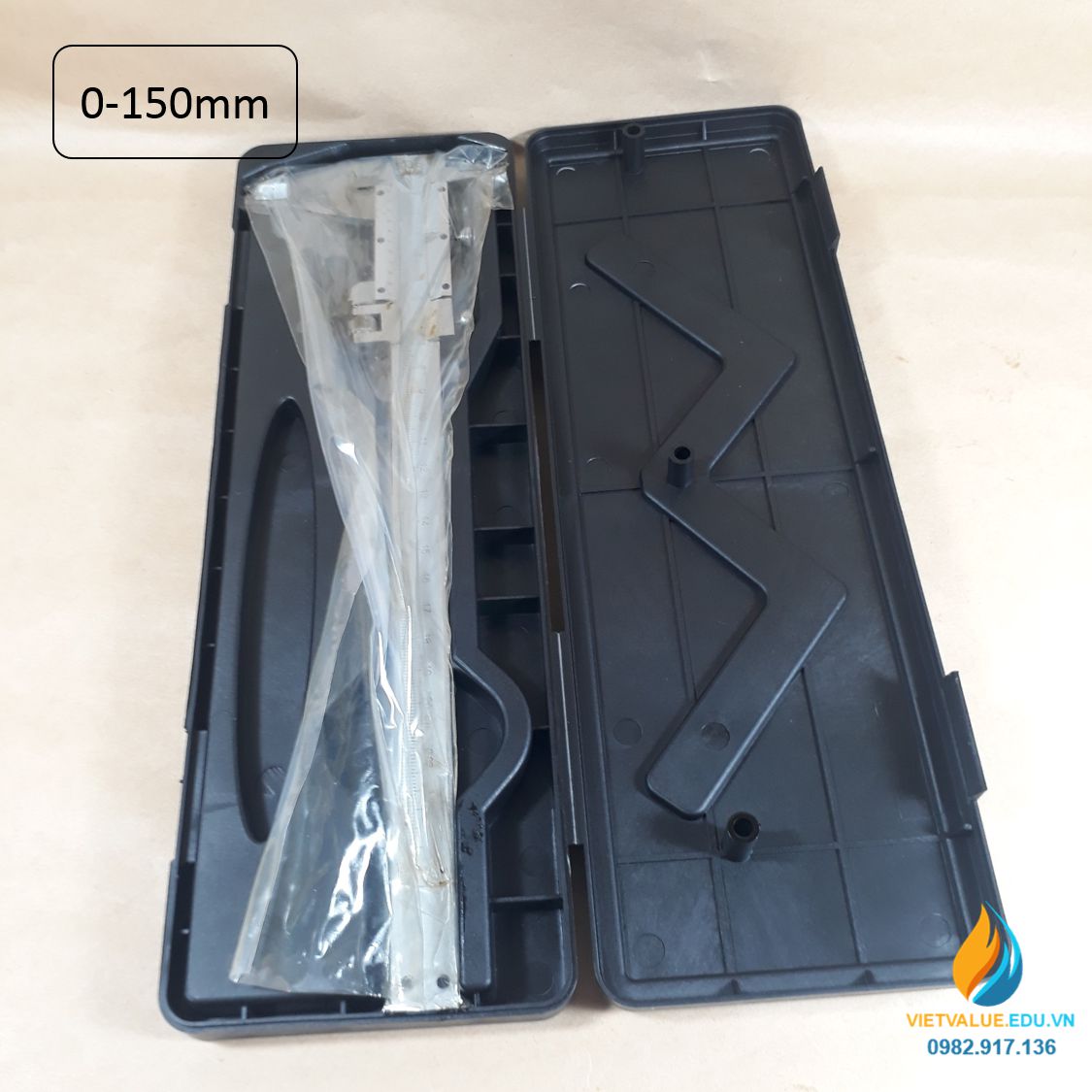 Thước kẹp đo đường kính ngoài phạm vi từ 0-150mm, giá trị đọc 0.02mm, chất liệu thép cacbon