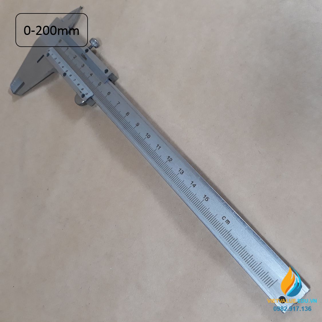 Thước kẹp đo đường kính ngoài phạm vi từ 0-200mm, giá trị đọc 0.02mm, chất liệu thép cacbon