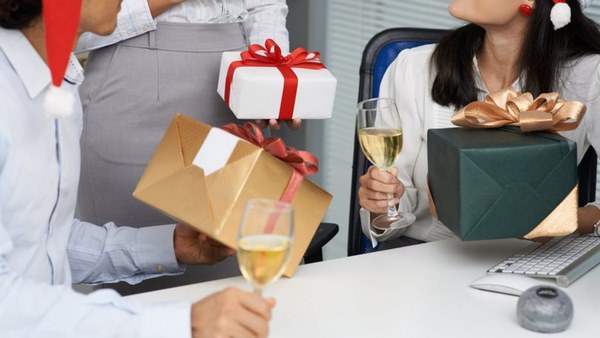 Xuất hàng để biếu tặng cho nhân viên của doanh nghiệp