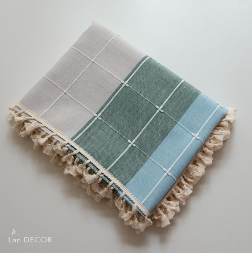 meo-lam-sach-khan-trai-ban